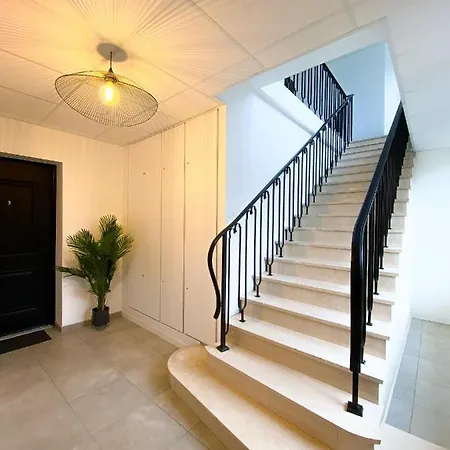 The Five, White House Amiens Henriville Amiens